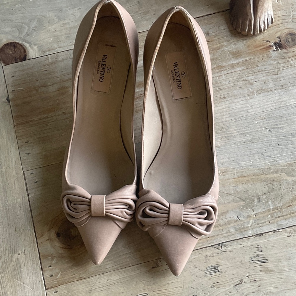 VALENTINO GARAVANI NUDE HEELS SIZE: 39